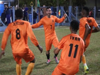 
<a style='margin-left: 5px;' class='btn btn-xs btn-social btn-facebook' href='https://www.facebook.com/sharer/sharer.php?u=https://www.boladovale.com.br/imgs/800-800-90/conteudo/fotos/1726/img0499.jpg' rel='popup' data-width='500' data-height='400'><i class='fa fa-facebook'></i>Compartilhar <span class='hidden-xs'>no Facebook</span>
</a> 
<a class='btn btn-default btn-xs' target='_blank' href='imgs/800-800-90/conteudo/fotos/1726/img0499.jpg'>
<span class='glyphicon glyphicon-cloud-download'></span> Salvar
</a> 
<span></span>