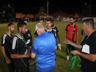 
<a style='margin-left: 5px;' class='btn btn-xs btn-social btn-facebook' href='https://www.facebook.com/sharer/sharer.php?u=https://www.boladovale.com.br/imgs/800-800-90/conteudo/fotos/1726/img0533.jpg' rel='popup' data-width='500' data-height='400'><i class='fa fa-facebook'></i>Compartilhar <span class='hidden-xs'>no Facebook</span>
</a> 
<a class='btn btn-default btn-xs' target='_blank' href='imgs/800-800-90/conteudo/fotos/1726/img0533.jpg'>
<span class='glyphicon glyphicon-cloud-download'></span> Salvar
</a> 
<span></span>