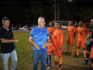 
<a style='margin-left: 5px;' class='btn btn-xs btn-social btn-facebook' href='https://www.facebook.com/sharer/sharer.php?u=https://www.boladovale.com.br/imgs/800-800-90/conteudo/fotos/1726/img0545.jpg' rel='popup' data-width='500' data-height='400'><i class='fa fa-facebook'></i>Compartilhar <span class='hidden-xs'>no Facebook</span>
</a> 
<a class='btn btn-default btn-xs' target='_blank' href='imgs/800-800-90/conteudo/fotos/1726/img0545.jpg'>
<span class='glyphicon glyphicon-cloud-download'></span> Salvar
</a> 
<span></span>