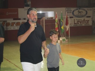 
<a style='margin-left: 5px;' class='btn btn-xs btn-social btn-facebook' href='https://www.facebook.com/sharer/sharer.php?u=https://www.boladovale.com.br/imgs/800-800-90/conteudo/fotos/1727/img7877.jpg' rel='popup' data-width='500' data-height='400'><i class='fa fa-facebook'></i>Compartilhar <span class='hidden-xs'>no Facebook</span>
</a> 
<a class='btn btn-default btn-xs' target='_blank' href='imgs/800-800-90/conteudo/fotos/1727/img7877.jpg'>
<span class='glyphicon glyphicon-cloud-download'></span> Salvar
</a> 
<span></span>