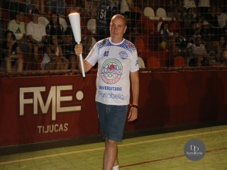 
<a style='margin-left: 5px;' class='btn btn-xs btn-social btn-facebook' href='https://www.facebook.com/sharer/sharer.php?u=https://www.boladovale.com.br/imgs/800-800-90/conteudo/fotos/1727/img7972.jpg' rel='popup' data-width='500' data-height='400'><i class='fa fa-facebook'></i>Compartilhar <span class='hidden-xs'>no Facebook</span>
</a> 
<a class='btn btn-default btn-xs' target='_blank' href='imgs/800-800-90/conteudo/fotos/1727/img7972.jpg'>
<span class='glyphicon glyphicon-cloud-download'></span> Salvar
</a> 
<span></span>
