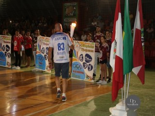 
<a style='margin-left: 5px;' class='btn btn-xs btn-social btn-facebook' href='https://www.facebook.com/sharer/sharer.php?u=https://www.boladovale.com.br/imgs/800-800-90/conteudo/fotos/1727/img7975.jpg' rel='popup' data-width='500' data-height='400'><i class='fa fa-facebook'></i>Compartilhar <span class='hidden-xs'>no Facebook</span>
</a> 
<a class='btn btn-default btn-xs' target='_blank' href='imgs/800-800-90/conteudo/fotos/1727/img7975.jpg'>
<span class='glyphicon glyphicon-cloud-download'></span> Salvar
</a> 
<span></span>