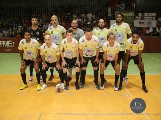 
<a style='margin-left: 5px;' class='btn btn-xs btn-social btn-facebook' href='https://www.facebook.com/sharer/sharer.php?u=https://www.boladovale.com.br/imgs/800-800-90/conteudo/fotos/1730/img8082.jpg' rel='popup' data-width='500' data-height='400'><i class='fa fa-facebook'></i>Compartilhar <span class='hidden-xs'>no Facebook</span>
</a> 
<a class='btn btn-default btn-xs' target='_blank' href='imgs/800-800-90/conteudo/fotos/1730/img8082.jpg'>
<span class='glyphicon glyphicon-cloud-download'></span> Salvar
</a> 
<span></span>