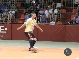 
<a style='margin-left: 5px;' class='btn btn-xs btn-social btn-facebook' href='https://www.facebook.com/sharer/sharer.php?u=https://www.boladovale.com.br/imgs/800-800-90/conteudo/fotos/1730/img8089.jpg' rel='popup' data-width='500' data-height='400'><i class='fa fa-facebook'></i>Compartilhar <span class='hidden-xs'>no Facebook</span>
</a> 
<a class='btn btn-default btn-xs' target='_blank' href='imgs/800-800-90/conteudo/fotos/1730/img8089.jpg'>
<span class='glyphicon glyphicon-cloud-download'></span> Salvar
</a> 
<span></span>