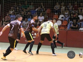 
<a style='margin-left: 5px;' class='btn btn-xs btn-social btn-facebook' href='https://www.facebook.com/sharer/sharer.php?u=https://www.boladovale.com.br/imgs/800-800-90/conteudo/fotos/1730/img8123.jpg' rel='popup' data-width='500' data-height='400'><i class='fa fa-facebook'></i>Compartilhar <span class='hidden-xs'>no Facebook</span>
</a> 
<a class='btn btn-default btn-xs' target='_blank' href='imgs/800-800-90/conteudo/fotos/1730/img8123.jpg'>
<span class='glyphicon glyphicon-cloud-download'></span> Salvar
</a> 
<span></span>