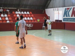 
<a style='margin-left: 5px;' class='btn btn-xs btn-social btn-facebook' href='https://www.facebook.com/sharer/sharer.php?u=https://www.boladovale.com.br/imgs/800-800-90/conteudo/fotos/1732/img8133.jpg' rel='popup' data-width='500' data-height='400'><i class='fa fa-facebook'></i>Compartilhar <span class='hidden-xs'>no Facebook</span>
</a> 
<a class='btn btn-default btn-xs' target='_blank' href='imgs/800-800-90/conteudo/fotos/1732/img8133.jpg'>
<span class='glyphicon glyphicon-cloud-download'></span> Salvar
</a> 
<span></span>