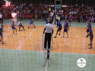 
<a style='margin-left: 5px;' class='btn btn-xs btn-social btn-facebook' href='https://www.facebook.com/sharer/sharer.php?u=https://www.boladovale.com.br/imgs/800-800-90/conteudo/fotos/1732/img8293.jpg' rel='popup' data-width='500' data-height='400'><i class='fa fa-facebook'></i>Compartilhar <span class='hidden-xs'>no Facebook</span>
</a> 
<a class='btn btn-default btn-xs' target='_blank' href='imgs/800-800-90/conteudo/fotos/1732/img8293.jpg'>
<span class='glyphicon glyphicon-cloud-download'></span> Salvar
</a> 
<span></span>