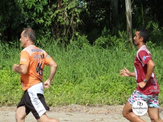 
<a style='margin-left: 5px;' class='btn btn-xs btn-social btn-facebook' href='https://www.facebook.com/sharer/sharer.php?u=https://www.boladovale.com.br/imgs/800-800-90/conteudo/fotos/1736/img9291.jpg' rel='popup' data-width='500' data-height='400'><i class='fa fa-facebook'></i>Compartilhar <span class='hidden-xs'>no Facebook</span>
</a> 
<a class='btn btn-default btn-xs' target='_blank' href='imgs/800-800-90/conteudo/fotos/1736/img9291.jpg'>
<span class='glyphicon glyphicon-cloud-download'></span> Salvar
</a> 
<span></span>
