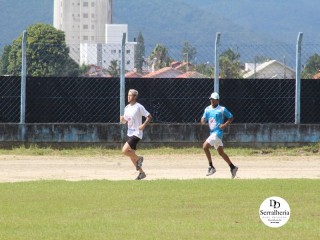 
<a style='margin-left: 5px;' class='btn btn-xs btn-social btn-facebook' href='https://www.facebook.com/sharer/sharer.php?u=https://www.boladovale.com.br/imgs/800-800-90/conteudo/fotos/1738/img9428.jpg' rel='popup' data-width='500' data-height='400'><i class='fa fa-facebook'></i>Compartilhar <span class='hidden-xs'>no Facebook</span>
</a> 
<a class='btn btn-default btn-xs' target='_blank' href='imgs/800-800-90/conteudo/fotos/1738/img9428.jpg'>
<span class='glyphicon glyphicon-cloud-download'></span> Salvar
</a> 
<span></span>