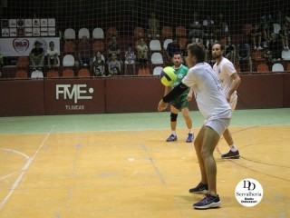 
<a style='margin-left: 5px;' class='btn btn-xs btn-social btn-facebook' href='https://www.facebook.com/sharer/sharer.php?u=https://www.boladovale.com.br/imgs/800-800-90/conteudo/fotos/1749/img0414.jpg' rel='popup' data-width='500' data-height='400'><i class='fa fa-facebook'></i>Compartilhar <span class='hidden-xs'>no Facebook</span>
</a> 
<a class='btn btn-default btn-xs' target='_blank' href='imgs/800-800-90/conteudo/fotos/1749/img0414.jpg'>
<span class='glyphicon glyphicon-cloud-download'></span> Salvar
</a> 
<span></span>