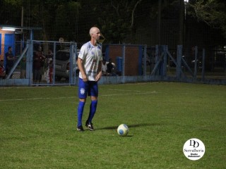 
<a style='margin-left: 5px;' class='btn btn-xs btn-social btn-facebook' href='https://www.facebook.com/sharer/sharer.php?u=https://www.boladovale.com.br/imgs/800-800-90/conteudo/fotos/1750/img0223.jpg' rel='popup' data-width='500' data-height='400'><i class='fa fa-facebook'></i>Compartilhar <span class='hidden-xs'>no Facebook</span>
</a> 
<a class='btn btn-default btn-xs' target='_blank' href='imgs/800-800-90/conteudo/fotos/1750/img0223.jpg'>
<span class='glyphicon glyphicon-cloud-download'></span> Salvar
</a> 
<span></span>