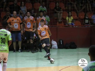 
<a style='margin-left: 5px;' class='btn btn-xs btn-social btn-facebook' href='https://www.facebook.com/sharer/sharer.php?u=https://www.boladovale.com.br/imgs/800-800-90/conteudo/fotos/1753/img0647.jpg' rel='popup' data-width='500' data-height='400'><i class='fa fa-facebook'></i>Compartilhar <span class='hidden-xs'>no Facebook</span>
</a> 
<a class='btn btn-default btn-xs' target='_blank' href='imgs/800-800-90/conteudo/fotos/1753/img0647.jpg'>
<span class='glyphicon glyphicon-cloud-download'></span> Salvar
</a> 
<span></span>