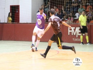 
<a style='margin-left: 5px;' class='btn btn-xs btn-social btn-facebook' href='https://www.facebook.com/sharer/sharer.php?u=https://www.boladovale.com.br/imgs/800-800-90/conteudo/fotos/1778/img2614.jpg' rel='popup' data-width='500' data-height='400'><i class='fa fa-facebook'></i>Compartilhar <span class='hidden-xs'>no Facebook</span>
</a> 
<a class='btn btn-default btn-xs' target='_blank' href='imgs/800-800-90/conteudo/fotos/1778/img2614.jpg'>
<span class='glyphicon glyphicon-cloud-download'></span> Salvar
</a> 
<span></span>