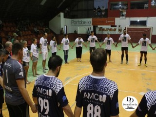 
<a style='margin-left: 5px;' class='btn btn-xs btn-social btn-facebook' href='https://www.facebook.com/sharer/sharer.php?u=https://www.boladovale.com.br/imgs/800-800-90/conteudo/fotos/1779/img2736.jpg' rel='popup' data-width='500' data-height='400'><i class='fa fa-facebook'></i>Compartilhar <span class='hidden-xs'>no Facebook</span>
</a> 
<a class='btn btn-default btn-xs' target='_blank' href='imgs/800-800-90/conteudo/fotos/1779/img2736.jpg'>
<span class='glyphicon glyphicon-cloud-download'></span> Salvar
</a> 
<span></span>