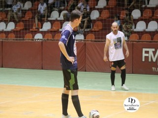 
<a style='margin-left: 5px;' class='btn btn-xs btn-social btn-facebook' href='https://www.facebook.com/sharer/sharer.php?u=https://www.boladovale.com.br/imgs/800-800-90/conteudo/fotos/1779/img2752.jpg' rel='popup' data-width='500' data-height='400'><i class='fa fa-facebook'></i>Compartilhar <span class='hidden-xs'>no Facebook</span>
</a> 
<a class='btn btn-default btn-xs' target='_blank' href='imgs/800-800-90/conteudo/fotos/1779/img2752.jpg'>
<span class='glyphicon glyphicon-cloud-download'></span> Salvar
</a> 
<span></span>