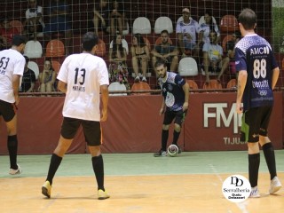 
<a style='margin-left: 5px;' class='btn btn-xs btn-social btn-facebook' href='https://www.facebook.com/sharer/sharer.php?u=https://www.boladovale.com.br/imgs/800-800-90/conteudo/fotos/1779/img2829.jpg' rel='popup' data-width='500' data-height='400'><i class='fa fa-facebook'></i>Compartilhar <span class='hidden-xs'>no Facebook</span>
</a> 
<a class='btn btn-default btn-xs' target='_blank' href='imgs/800-800-90/conteudo/fotos/1779/img2829.jpg'>
<span class='glyphicon glyphicon-cloud-download'></span> Salvar
</a> 
<span></span>
