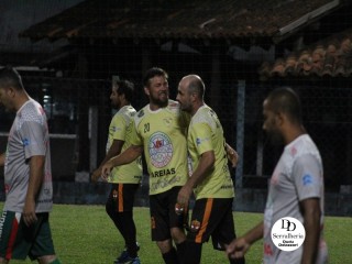 
<a style='margin-left: 5px;' class='btn btn-xs btn-social btn-facebook' href='https://www.facebook.com/sharer/sharer.php?u=https://www.boladovale.com.br/imgs/800-800-90/conteudo/fotos/1785/img2252.jpg' rel='popup' data-width='500' data-height='400'><i class='fa fa-facebook'></i>Compartilhar <span class='hidden-xs'>no Facebook</span>
</a> 
<a class='btn btn-default btn-xs' target='_blank' href='imgs/800-800-90/conteudo/fotos/1785/img2252.jpg'>
<span class='glyphicon glyphicon-cloud-download'></span> Salvar
</a> 
<span></span>