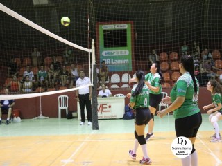 
<a style='margin-left: 5px;' class='btn btn-xs btn-social btn-facebook' href='https://www.facebook.com/sharer/sharer.php?u=https://www.boladovale.com.br/imgs/800-800-90/conteudo/fotos/1787/img3423.jpg' rel='popup' data-width='500' data-height='400'><i class='fa fa-facebook'></i>Compartilhar <span class='hidden-xs'>no Facebook</span>
</a> 
<a class='btn btn-default btn-xs' target='_blank' href='imgs/800-800-90/conteudo/fotos/1787/img3423.jpg'>
<span class='glyphicon glyphicon-cloud-download'></span> Salvar
</a> 
<span></span>