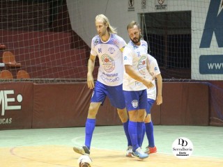 
<a style='margin-left: 5px;' class='btn btn-xs btn-social btn-facebook' href='https://www.facebook.com/sharer/sharer.php?u=https://www.boladovale.com.br/imgs/800-800-90/conteudo/fotos/1788/img2338.jpg' rel='popup' data-width='500' data-height='400'><i class='fa fa-facebook'></i>Compartilhar <span class='hidden-xs'>no Facebook</span>
</a> 
<a class='btn btn-default btn-xs' target='_blank' href='imgs/800-800-90/conteudo/fotos/1788/img2338.jpg'>
<span class='glyphicon glyphicon-cloud-download'></span> Salvar
</a> 
<span></span>
