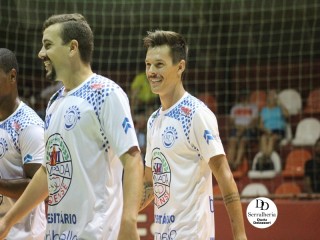 
<a style='margin-left: 5px;' class='btn btn-xs btn-social btn-facebook' href='https://www.facebook.com/sharer/sharer.php?u=https://www.boladovale.com.br/imgs/800-800-90/conteudo/fotos/1788/img2405.jpg' rel='popup' data-width='500' data-height='400'><i class='fa fa-facebook'></i>Compartilhar <span class='hidden-xs'>no Facebook</span>
</a> 
<a class='btn btn-default btn-xs' target='_blank' href='imgs/800-800-90/conteudo/fotos/1788/img2405.jpg'>
<span class='glyphicon glyphicon-cloud-download'></span> Salvar
</a> 
<span></span>