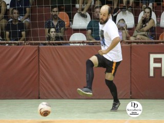 
<a style='margin-left: 5px;' class='btn btn-xs btn-social btn-facebook' href='https://www.facebook.com/sharer/sharer.php?u=https://www.boladovale.com.br/imgs/800-800-90/conteudo/fotos/1790/img2448.jpg' rel='popup' data-width='500' data-height='400'><i class='fa fa-facebook'></i>Compartilhar <span class='hidden-xs'>no Facebook</span>
</a> 
<a class='btn btn-default btn-xs' target='_blank' href='imgs/800-800-90/conteudo/fotos/1790/img2448.jpg'>
<span class='glyphicon glyphicon-cloud-download'></span> Salvar
</a> 
<span></span>
