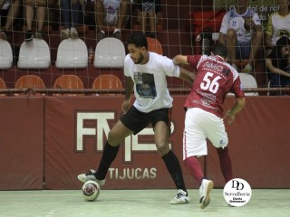 
<a style='margin-left: 5px;' class='btn btn-xs btn-social btn-facebook' href='https://www.facebook.com/sharer/sharer.php?u=https://www.boladovale.com.br/imgs/800-800-90/conteudo/fotos/1790/img2500.jpg' rel='popup' data-width='500' data-height='400'><i class='fa fa-facebook'></i>Compartilhar <span class='hidden-xs'>no Facebook</span>
</a> 
<a class='btn btn-default btn-xs' target='_blank' href='imgs/800-800-90/conteudo/fotos/1790/img2500.jpg'>
<span class='glyphicon glyphicon-cloud-download'></span> Salvar
</a> 
<span></span>
