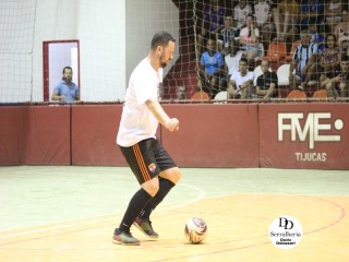 
<a style='margin-left: 5px;' class='btn btn-xs btn-social btn-facebook' href='https://www.facebook.com/sharer/sharer.php?u=https://www.boladovale.com.br/imgs/800-800-90/conteudo/fotos/1790/img2503.jpg' rel='popup' data-width='500' data-height='400'><i class='fa fa-facebook'></i>Compartilhar <span class='hidden-xs'>no Facebook</span>
</a> 
<a class='btn btn-default btn-xs' target='_blank' href='imgs/800-800-90/conteudo/fotos/1790/img2503.jpg'>
<span class='glyphicon glyphicon-cloud-download'></span> Salvar
</a> 
<span></span>