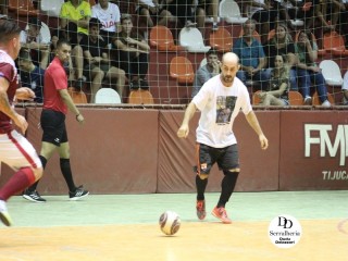 
<a style='margin-left: 5px;' class='btn btn-xs btn-social btn-facebook' href='https://www.facebook.com/sharer/sharer.php?u=https://www.boladovale.com.br/imgs/800-800-90/conteudo/fotos/1790/img2504.jpg' rel='popup' data-width='500' data-height='400'><i class='fa fa-facebook'></i>Compartilhar <span class='hidden-xs'>no Facebook</span>
</a> 
<a class='btn btn-default btn-xs' target='_blank' href='imgs/800-800-90/conteudo/fotos/1790/img2504.jpg'>
<span class='glyphicon glyphicon-cloud-download'></span> Salvar
</a> 
<span></span>