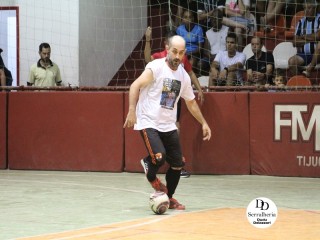 
<a style='margin-left: 5px;' class='btn btn-xs btn-social btn-facebook' href='https://www.facebook.com/sharer/sharer.php?u=https://www.boladovale.com.br/imgs/800-800-90/conteudo/fotos/1790/img2526.jpg' rel='popup' data-width='500' data-height='400'><i class='fa fa-facebook'></i>Compartilhar <span class='hidden-xs'>no Facebook</span>
</a> 
<a class='btn btn-default btn-xs' target='_blank' href='imgs/800-800-90/conteudo/fotos/1790/img2526.jpg'>
<span class='glyphicon glyphicon-cloud-download'></span> Salvar
</a> 
<span></span>
