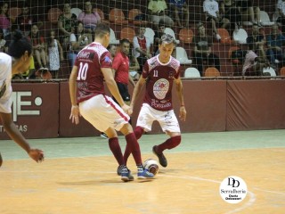 
<a style='margin-left: 5px;' class='btn btn-xs btn-social btn-facebook' href='https://www.facebook.com/sharer/sharer.php?u=https://www.boladovale.com.br/imgs/800-800-90/conteudo/fotos/1790/img2567.jpg' rel='popup' data-width='500' data-height='400'><i class='fa fa-facebook'></i>Compartilhar <span class='hidden-xs'>no Facebook</span>
</a> 
<a class='btn btn-default btn-xs' target='_blank' href='imgs/800-800-90/conteudo/fotos/1790/img2567.jpg'>
<span class='glyphicon glyphicon-cloud-download'></span> Salvar
</a> 
<span></span>