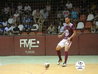 
<a style='margin-left: 5px;' class='btn btn-xs btn-social btn-facebook' href='https://www.facebook.com/sharer/sharer.php?u=https://www.boladovale.com.br/imgs/800-800-90/conteudo/fotos/1790/img2576.jpg' rel='popup' data-width='500' data-height='400'><i class='fa fa-facebook'></i>Compartilhar <span class='hidden-xs'>no Facebook</span>
</a> 
<a class='btn btn-default btn-xs' target='_blank' href='imgs/800-800-90/conteudo/fotos/1790/img2576.jpg'>
<span class='glyphicon glyphicon-cloud-download'></span> Salvar
</a> 
<span></span>