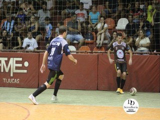 
<a style='margin-left: 5px;' class='btn btn-xs btn-social btn-facebook' href='https://www.facebook.com/sharer/sharer.php?u=https://www.boladovale.com.br/imgs/800-800-90/conteudo/fotos/1791/img2636.jpg' rel='popup' data-width='500' data-height='400'><i class='fa fa-facebook'></i>Compartilhar <span class='hidden-xs'>no Facebook</span>
</a> 
<a class='btn btn-default btn-xs' target='_blank' href='imgs/800-800-90/conteudo/fotos/1791/img2636.jpg'>
<span class='glyphicon glyphicon-cloud-download'></span> Salvar
</a> 
<span></span>