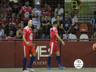 
<a style='margin-left: 5px;' class='btn btn-xs btn-social btn-facebook' href='https://www.facebook.com/sharer/sharer.php?u=https://www.boladovale.com.br/imgs/800-800-90/conteudo/fotos/1792/img2662.jpg' rel='popup' data-width='500' data-height='400'><i class='fa fa-facebook'></i>Compartilhar <span class='hidden-xs'>no Facebook</span>
</a> 
<a class='btn btn-default btn-xs' target='_blank' href='imgs/800-800-90/conteudo/fotos/1792/img2662.jpg'>
<span class='glyphicon glyphicon-cloud-download'></span> Salvar
</a> 
<span></span>