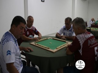 
<a style='margin-left: 5px;' class='btn btn-xs btn-social btn-facebook' href='https://www.facebook.com/sharer/sharer.php?u=https://www.boladovale.com.br/imgs/800-800-90/conteudo/fotos/1794/img3718.jpg' rel='popup' data-width='500' data-height='400'><i class='fa fa-facebook'></i>Compartilhar <span class='hidden-xs'>no Facebook</span>
</a> 
<a class='btn btn-default btn-xs' target='_blank' href='imgs/800-800-90/conteudo/fotos/1794/img3718.jpg'>
<span class='glyphicon glyphicon-cloud-download'></span> Salvar
</a> 
<span></span>