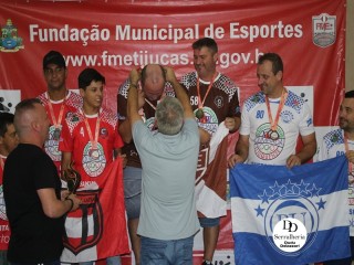 
<a style='margin-left: 5px;' class='btn btn-xs btn-social btn-facebook' href='https://www.facebook.com/sharer/sharer.php?u=https://www.boladovale.com.br/imgs/800-800-90/conteudo/fotos/1794/img3790.jpg' rel='popup' data-width='500' data-height='400'><i class='fa fa-facebook'></i>Compartilhar <span class='hidden-xs'>no Facebook</span>
</a> 
<a class='btn btn-default btn-xs' target='_blank' href='imgs/800-800-90/conteudo/fotos/1794/img3790.jpg'>
<span class='glyphicon glyphicon-cloud-download'></span> Salvar
</a> 
<span></span>