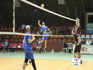 
<a style='margin-left: 5px;' class='btn btn-xs btn-social btn-facebook' href='https://www.facebook.com/sharer/sharer.php?u=https://www.boladovale.com.br/imgs/800-800-90/conteudo/fotos/1795/img3118.jpg' rel='popup' data-width='500' data-height='400'><i class='fa fa-facebook'></i>Compartilhar <span class='hidden-xs'>no Facebook</span>
</a> 
<a class='btn btn-default btn-xs' target='_blank' href='imgs/800-800-90/conteudo/fotos/1795/img3118.jpg'>
<span class='glyphicon glyphicon-cloud-download'></span> Salvar
</a> 
<span></span>