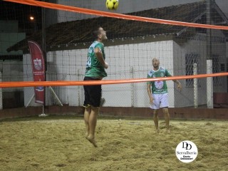 
<a style='margin-left: 5px;' class='btn btn-xs btn-social btn-facebook' href='https://www.facebook.com/sharer/sharer.php?u=https://www.boladovale.com.br/imgs/800-800-90/conteudo/fotos/1796/img3004.jpg' rel='popup' data-width='500' data-height='400'><i class='fa fa-facebook'></i>Compartilhar <span class='hidden-xs'>no Facebook</span>
</a> 
<a class='btn btn-default btn-xs' target='_blank' href='imgs/800-800-90/conteudo/fotos/1796/img3004.jpg'>
<span class='glyphicon glyphicon-cloud-download'></span> Salvar
</a> 
<span></span>