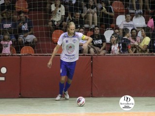 
<a style='margin-left: 5px;' class='btn btn-xs btn-social btn-facebook' href='https://www.facebook.com/sharer/sharer.php?u=https://www.boladovale.com.br/imgs/800-800-90/conteudo/fotos/1800/img4372.jpg' rel='popup' data-width='500' data-height='400'><i class='fa fa-facebook'></i>Compartilhar <span class='hidden-xs'>no Facebook</span>
</a> 
<a class='btn btn-default btn-xs' target='_blank' href='imgs/800-800-90/conteudo/fotos/1800/img4372.jpg'>
<span class='glyphicon glyphicon-cloud-download'></span> Salvar
</a> 
<span></span>