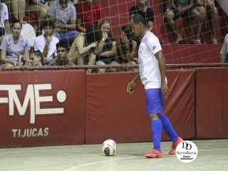 
<a style='margin-left: 5px;' class='btn btn-xs btn-social btn-facebook' href='https://www.facebook.com/sharer/sharer.php?u=https://www.boladovale.com.br/imgs/800-800-90/conteudo/fotos/1800/img4447.jpg' rel='popup' data-width='500' data-height='400'><i class='fa fa-facebook'></i>Compartilhar <span class='hidden-xs'>no Facebook</span>
</a> 
<a class='btn btn-default btn-xs' target='_blank' href='imgs/800-800-90/conteudo/fotos/1800/img4447.jpg'>
<span class='glyphicon glyphicon-cloud-download'></span> Salvar
</a> 
<span></span>