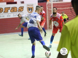 
<a style='margin-left: 5px;' class='btn btn-xs btn-social btn-facebook' href='https://www.facebook.com/sharer/sharer.php?u=https://www.boladovale.com.br/imgs/800-800-90/conteudo/fotos/1800/img4472.jpg' rel='popup' data-width='500' data-height='400'><i class='fa fa-facebook'></i>Compartilhar <span class='hidden-xs'>no Facebook</span>
</a> 
<a class='btn btn-default btn-xs' target='_blank' href='imgs/800-800-90/conteudo/fotos/1800/img4472.jpg'>
<span class='glyphicon glyphicon-cloud-download'></span> Salvar
</a> 
<span></span>