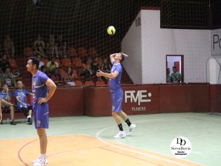 
<a style='margin-left: 5px;' class='btn btn-xs btn-social btn-facebook' href='https://www.facebook.com/sharer/sharer.php?u=https://www.boladovale.com.br/imgs/800-800-90/conteudo/fotos/1803/img4984.jpg' rel='popup' data-width='500' data-height='400'><i class='fa fa-facebook'></i>Compartilhar <span class='hidden-xs'>no Facebook</span>
</a> 
<a class='btn btn-default btn-xs' target='_blank' href='imgs/800-800-90/conteudo/fotos/1803/img4984.jpg'>
<span class='glyphicon glyphicon-cloud-download'></span> Salvar
</a> 
<span></span>