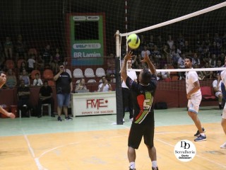 
<a style='margin-left: 5px;' class='btn btn-xs btn-social btn-facebook' href='https://www.facebook.com/sharer/sharer.php?u=https://www.boladovale.com.br/imgs/800-800-90/conteudo/fotos/1807/img5332.jpg' rel='popup' data-width='500' data-height='400'><i class='fa fa-facebook'></i>Compartilhar <span class='hidden-xs'>no Facebook</span>
</a> 
<a class='btn btn-default btn-xs' target='_blank' href='imgs/800-800-90/conteudo/fotos/1807/img5332.jpg'>
<span class='glyphicon glyphicon-cloud-download'></span> Salvar
</a> 
<span></span>