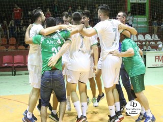 
<a style='margin-left: 5px;' class='btn btn-xs btn-social btn-facebook' href='https://www.facebook.com/sharer/sharer.php?u=https://www.boladovale.com.br/imgs/800-800-90/conteudo/fotos/1807/img5427.jpg' rel='popup' data-width='500' data-height='400'><i class='fa fa-facebook'></i>Compartilhar <span class='hidden-xs'>no Facebook</span>
</a> 
<a class='btn btn-default btn-xs' target='_blank' href='imgs/800-800-90/conteudo/fotos/1807/img5427.jpg'>
<span class='glyphicon glyphicon-cloud-download'></span> Salvar
</a> 
<span></span>