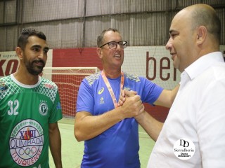 
<a style='margin-left: 5px;' class='btn btn-xs btn-social btn-facebook' href='https://www.facebook.com/sharer/sharer.php?u=https://www.boladovale.com.br/imgs/800-800-90/conteudo/fotos/1807/img5474.jpg' rel='popup' data-width='500' data-height='400'><i class='fa fa-facebook'></i>Compartilhar <span class='hidden-xs'>no Facebook</span>
</a> 
<a class='btn btn-default btn-xs' target='_blank' href='imgs/800-800-90/conteudo/fotos/1807/img5474.jpg'>
<span class='glyphicon glyphicon-cloud-download'></span> Salvar
</a> 
<span></span>