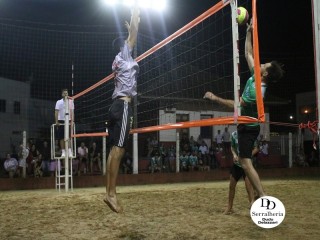 
<a style='margin-left: 5px;' class='btn btn-xs btn-social btn-facebook' href='https://www.facebook.com/sharer/sharer.php?u=https://www.boladovale.com.br/imgs/800-800-90/conteudo/fotos/1809/img5776.jpg' rel='popup' data-width='500' data-height='400'><i class='fa fa-facebook'></i>Compartilhar <span class='hidden-xs'>no Facebook</span>
</a> 
<a class='btn btn-default btn-xs' target='_blank' href='imgs/800-800-90/conteudo/fotos/1809/img5776.jpg'>
<span class='glyphicon glyphicon-cloud-download'></span> Salvar
</a> 
<span></span>