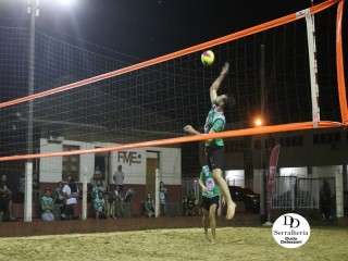 
<a style='margin-left: 5px;' class='btn btn-xs btn-social btn-facebook' href='https://www.facebook.com/sharer/sharer.php?u=https://www.boladovale.com.br/imgs/800-800-90/conteudo/fotos/1809/img5917.jpg' rel='popup' data-width='500' data-height='400'><i class='fa fa-facebook'></i>Compartilhar <span class='hidden-xs'>no Facebook</span>
</a> 
<a class='btn btn-default btn-xs' target='_blank' href='imgs/800-800-90/conteudo/fotos/1809/img5917.jpg'>
<span class='glyphicon glyphicon-cloud-download'></span> Salvar
</a> 
<span></span>