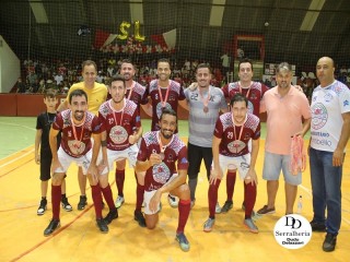 
<a style='margin-left: 5px;' class='btn btn-xs btn-social btn-facebook' href='https://www.facebook.com/sharer/sharer.php?u=https://www.boladovale.com.br/imgs/800-800-90/conteudo/fotos/1810/img5722.jpg' rel='popup' data-width='500' data-height='400'><i class='fa fa-facebook'></i>Compartilhar <span class='hidden-xs'>no Facebook</span>
</a> 
<a class='btn btn-default btn-xs' target='_blank' href='imgs/800-800-90/conteudo/fotos/1810/img5722.jpg'>
<span class='glyphicon glyphicon-cloud-download'></span> Salvar
</a> 
<span></span>