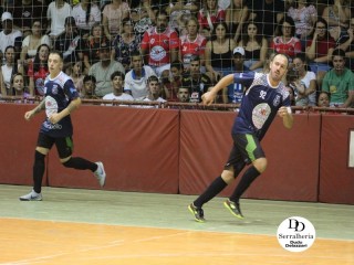 
<a style='margin-left: 5px;' class='btn btn-xs btn-social btn-facebook' href='https://www.facebook.com/sharer/sharer.php?u=https://www.boladovale.com.br/imgs/800-800-90/conteudo/fotos/1812/img3559.jpg' rel='popup' data-width='500' data-height='400'><i class='fa fa-facebook'></i>Compartilhar <span class='hidden-xs'>no Facebook</span>
</a> 
<a class='btn btn-default btn-xs' target='_blank' href='imgs/800-800-90/conteudo/fotos/1812/img3559.jpg'>
<span class='glyphicon glyphicon-cloud-download'></span> Salvar
</a> 
<span></span>
