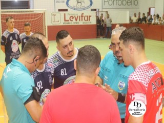 
<a style='margin-left: 5px;' class='btn btn-xs btn-social btn-facebook' href='https://www.facebook.com/sharer/sharer.php?u=https://www.boladovale.com.br/imgs/800-800-90/conteudo/fotos/1812/img5954.jpg' rel='popup' data-width='500' data-height='400'><i class='fa fa-facebook'></i>Compartilhar <span class='hidden-xs'>no Facebook</span>
</a> 
<a class='btn btn-default btn-xs' target='_blank' href='imgs/800-800-90/conteudo/fotos/1812/img5954.jpg'>
<span class='glyphicon glyphicon-cloud-download'></span> Salvar
</a> 
<span></span>