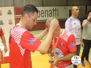 
<a style='margin-left: 5px;' class='btn btn-xs btn-social btn-facebook' href='https://www.facebook.com/sharer/sharer.php?u=https://www.boladovale.com.br/imgs/800-800-90/conteudo/fotos/1812/img5966.jpg' rel='popup' data-width='500' data-height='400'><i class='fa fa-facebook'></i>Compartilhar <span class='hidden-xs'>no Facebook</span>
</a> 
<a class='btn btn-default btn-xs' target='_blank' href='imgs/800-800-90/conteudo/fotos/1812/img5966.jpg'>
<span class='glyphicon glyphicon-cloud-download'></span> Salvar
</a> 
<span></span>